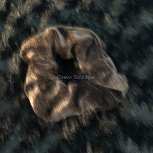 Dark Brown Velvet Scrunchie   SC2683   HANDCRAFTED -women's-NWT